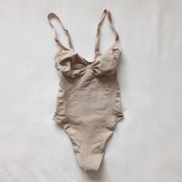 SKIMS Other - SKIMS▪️Seamless Sculpting Thong Bodysuit